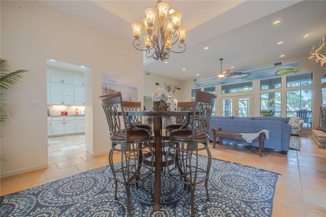 108 Cedar Ridge Dr, Rockport, TX 78382