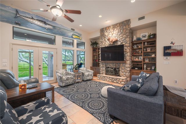 108 Cedar Ridge Dr, Rockport, TX 78382