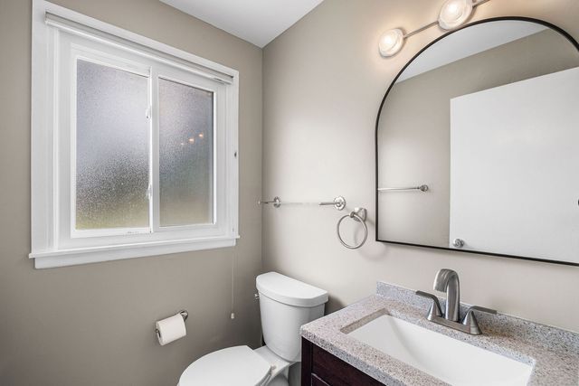 1119 Country Lane, Deerfield, IL 60015