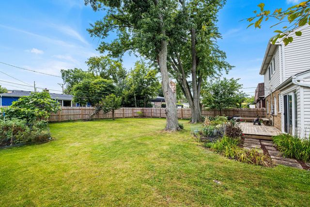 1119 Country Lane, Deerfield, IL 60015