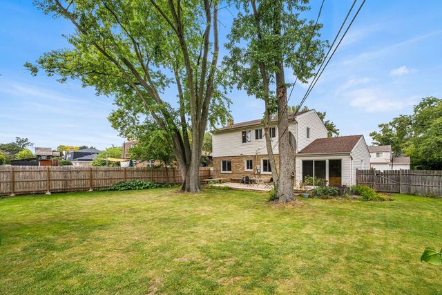 1119 Country Lane, Deerfield, IL 60015