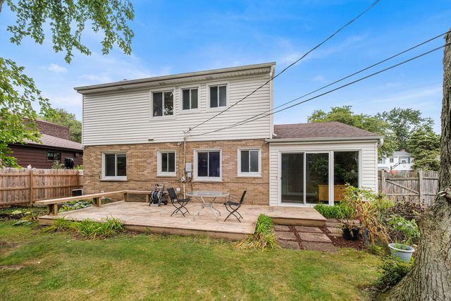 1119 Country Lane, Deerfield, IL 60015