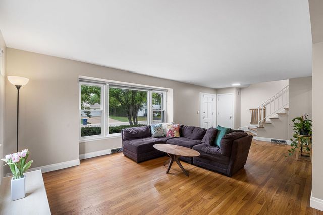 1119 Country Lane, Deerfield, IL 60015