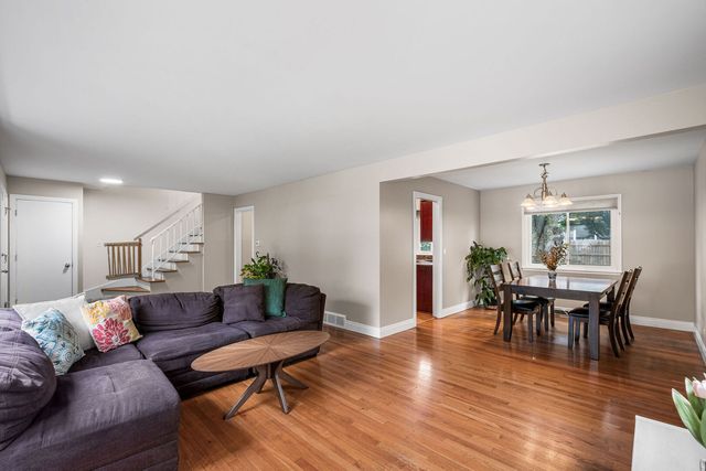 1119 Country Lane, Deerfield, IL 60015