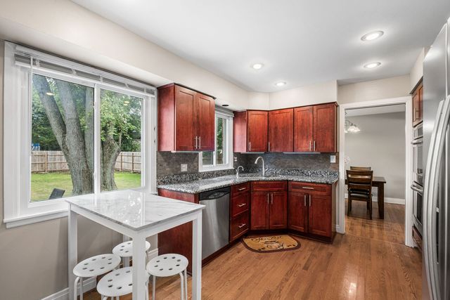 1119 Country Lane, Deerfield, IL 60015