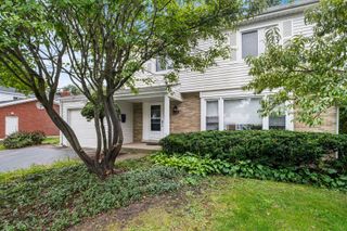 1119 Country Lane, Deerfield, IL 60015