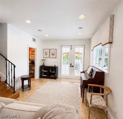 2056 Mission DR, Naples, FL 34109