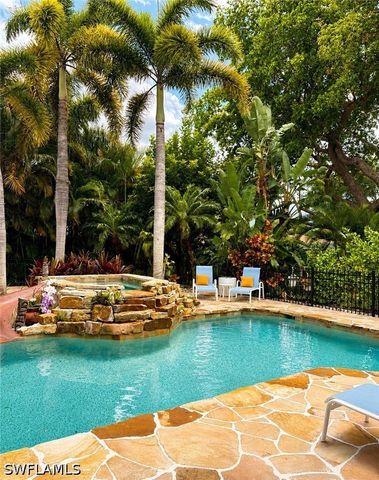 2056 Mission DR, Naples, FL 34109