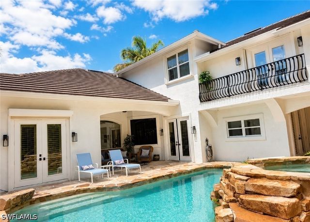 2056 Mission DR, Naples, FL 34109