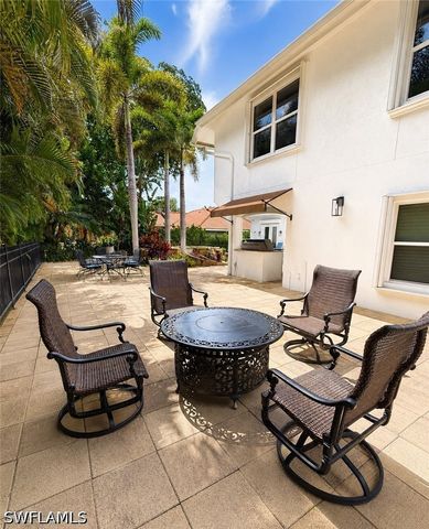 2056 Mission DR, Naples, FL 34109