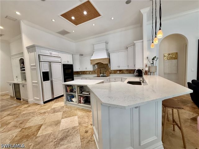 2056 Mission DR, Naples, FL 34109