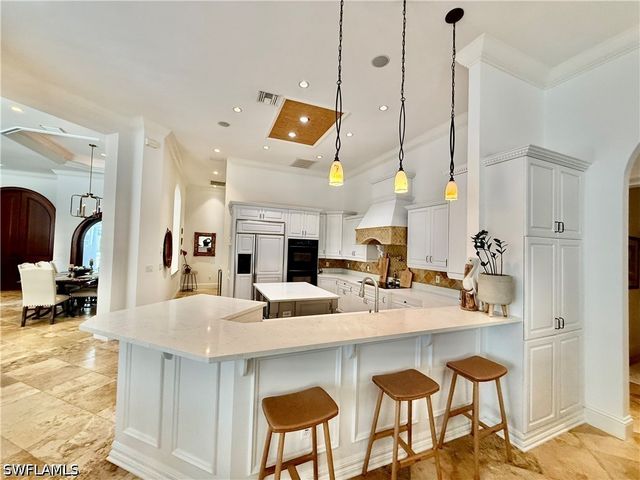 2056 Mission DR, Naples, FL 34109