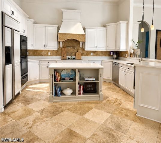 2056 Mission DR, Naples, FL 34109