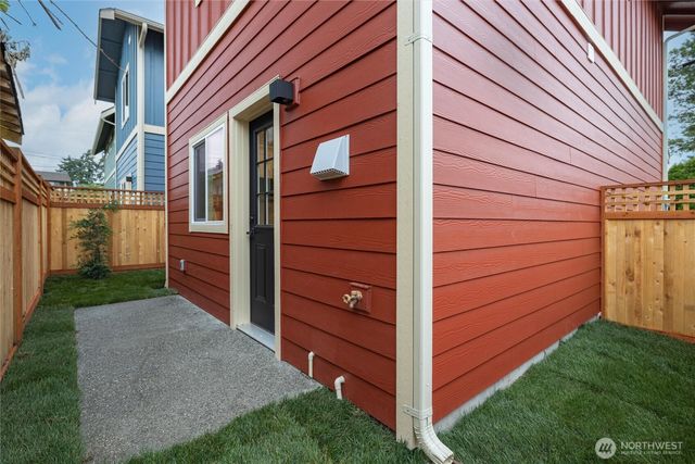 212 Carolina St, Bellingham, WA 98225