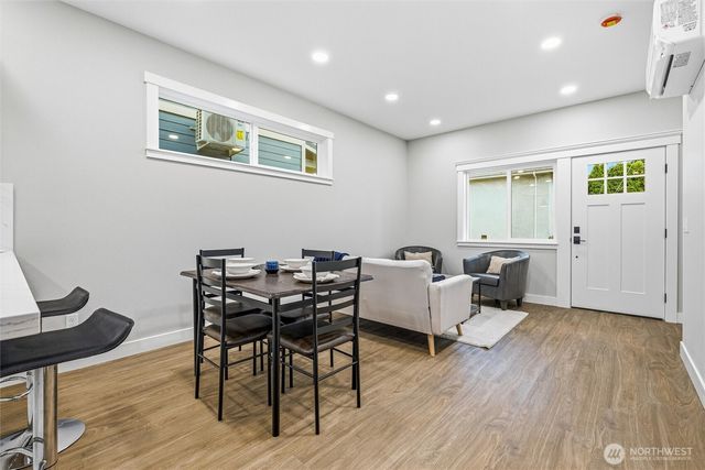 212 Carolina St, Bellingham, WA 98225