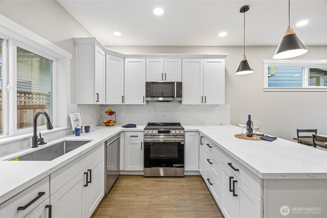 212 Carolina St, Bellingham, WA 98225