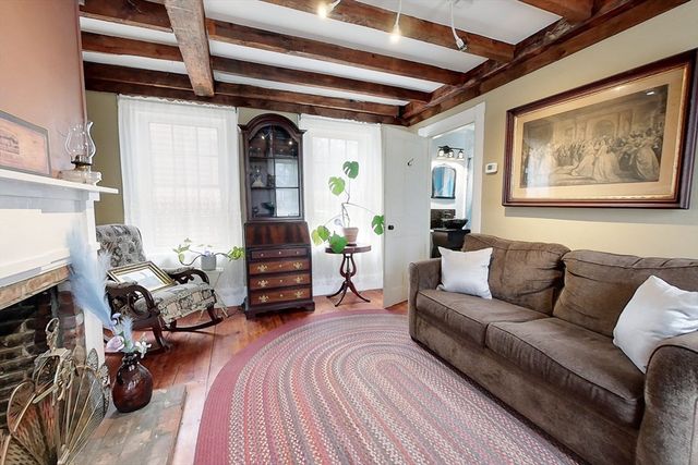 90 Arbor St, Lunenburg, MA 01462