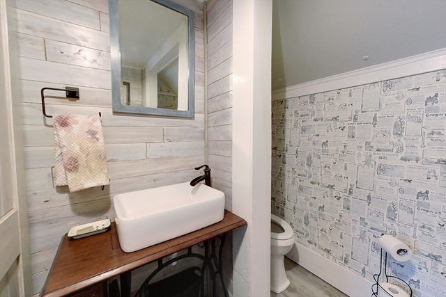 90 Arbor St, Lunenburg, MA 01462