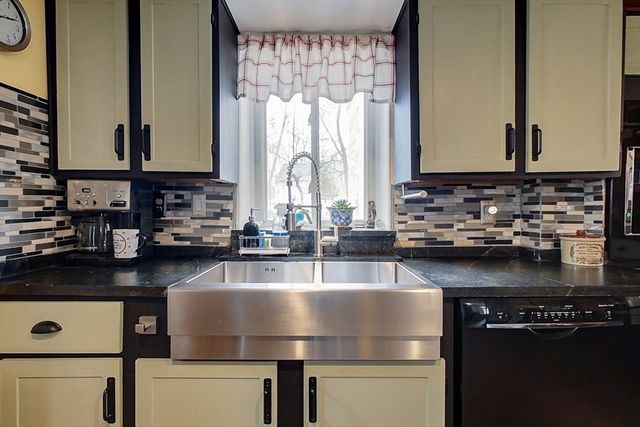 90 Arbor St, Lunenburg, MA 01462