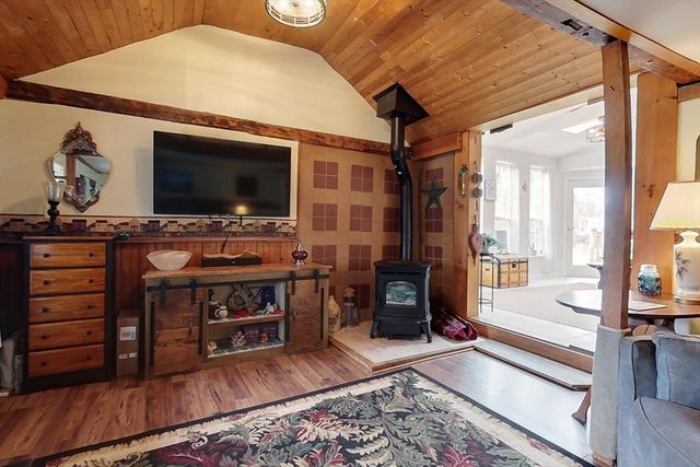 90 Arbor St, Lunenburg, MA 01462