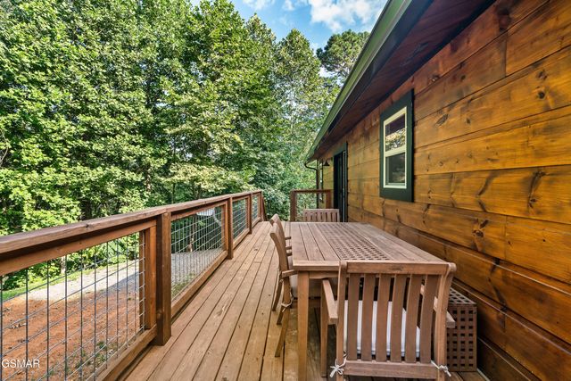 3613 Old Mountain Road, Sevierville, TN 37876