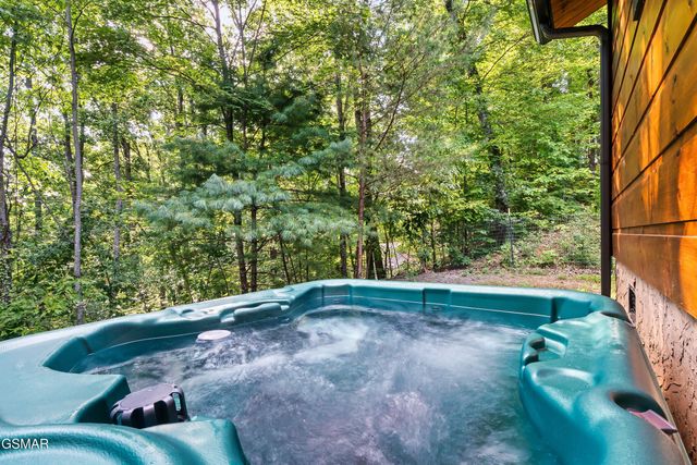 3613 Old Mountain Road, Sevierville, TN 37876