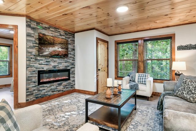 3613 Old Mountain Road, Sevierville, TN 37876