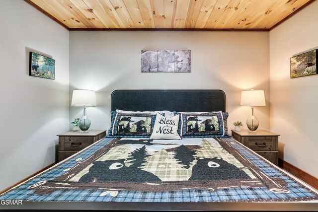3613 Old Mountain Road, Sevierville, TN 37876