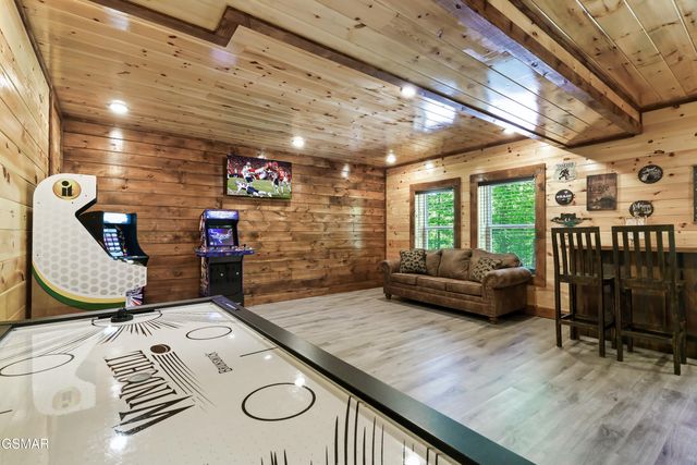 3613 Old Mountain Road, Sevierville, TN 37876