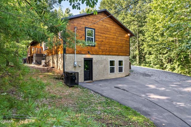 3613 Old Mountain Road, Sevierville, TN 37876