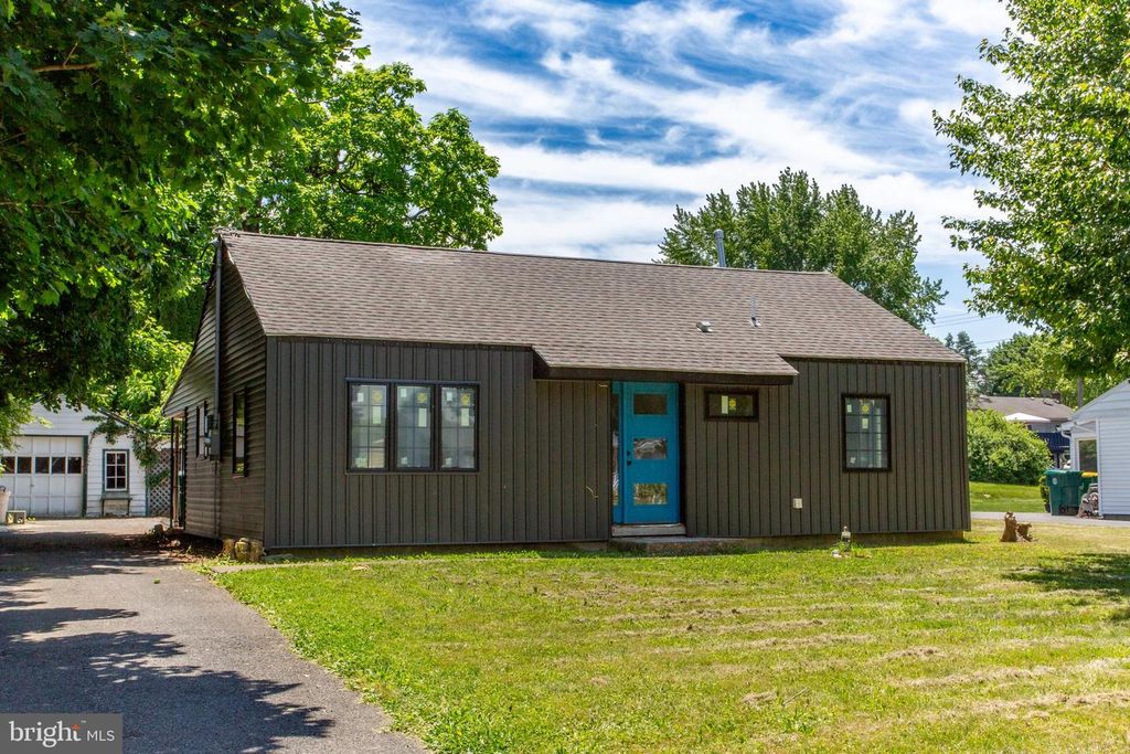 2424 NORTHWOOD AVE, Easton, PA 18045