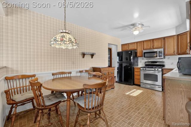 31561 Tecla Drive, Warren, MI 48088