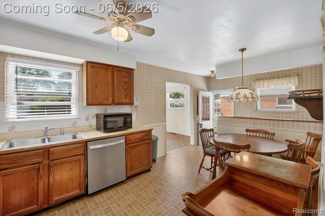 31561 Tecla Drive, Warren, MI 48088