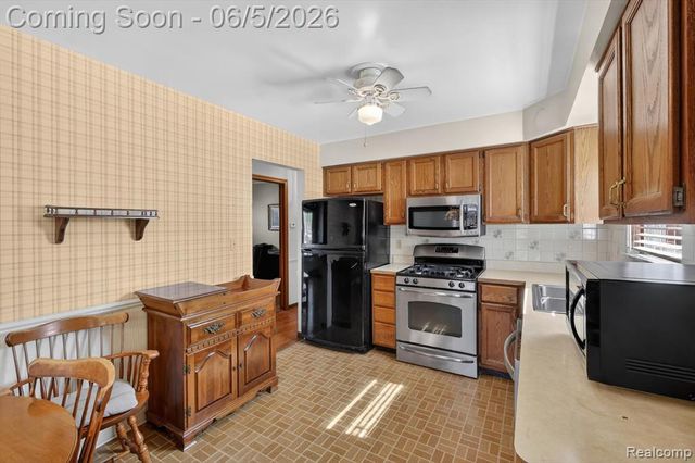 31561 Tecla Drive, Warren, MI 48088