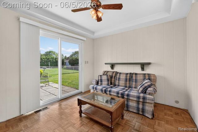 31561 Tecla Drive, Warren, MI 48088