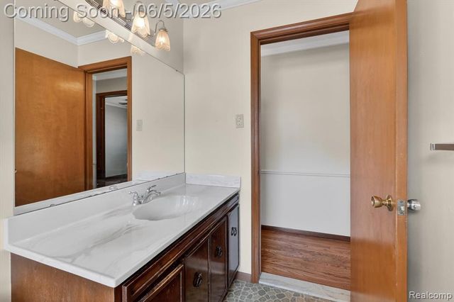 31561 Tecla Drive, Warren, MI 48088