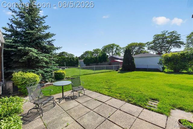 31561 Tecla Drive, Warren, MI 48088