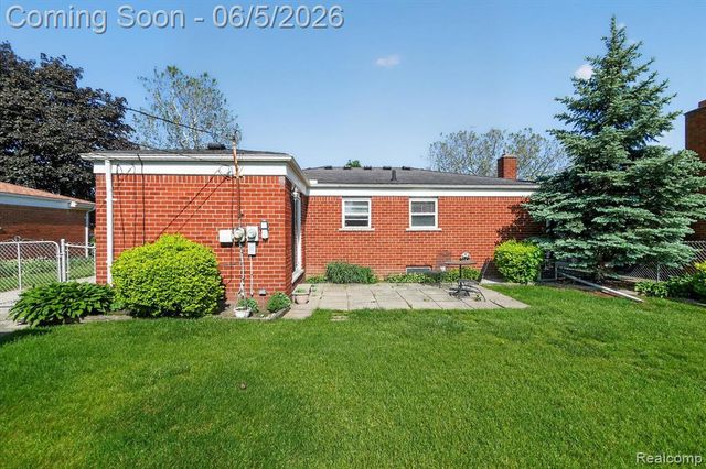 31561 Tecla Drive, Warren, MI 48088