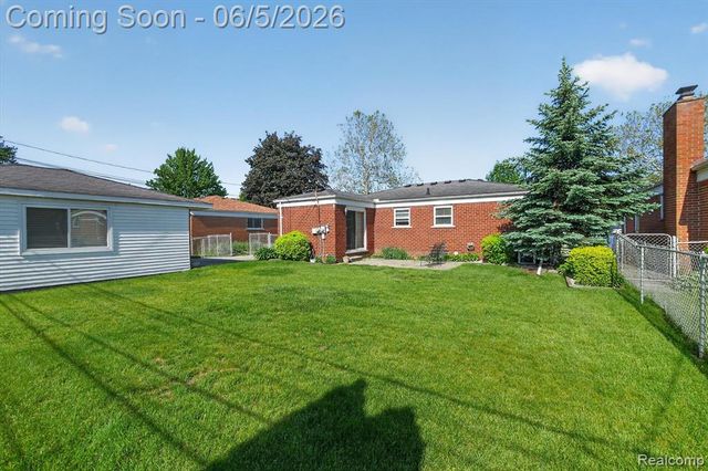 31561 Tecla Drive, Warren, MI 48088