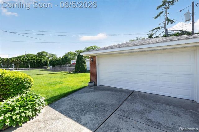 31561 Tecla Drive, Warren, MI 48088