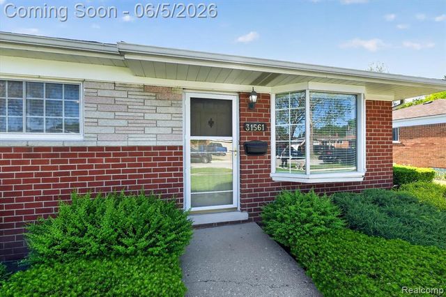 31561 Tecla Drive, Warren, MI 48088