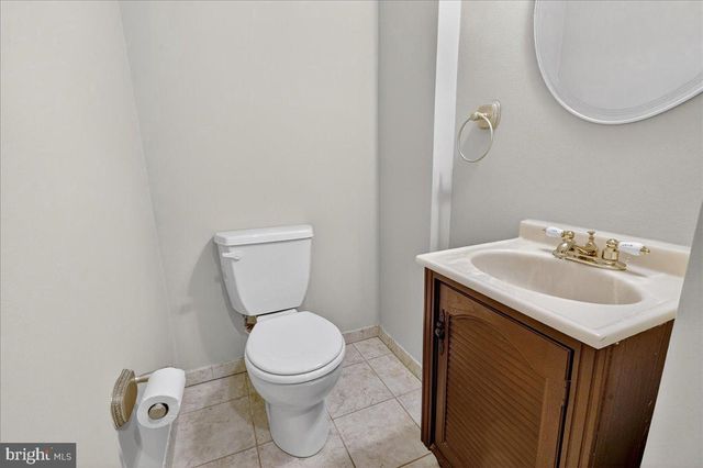 9865 GARVEY DR, Philadelphia, PA 19114