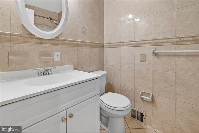 9865 GARVEY DR, Philadelphia, PA 19114