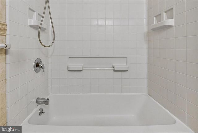 9865 GARVEY DR, Philadelphia, PA 19114