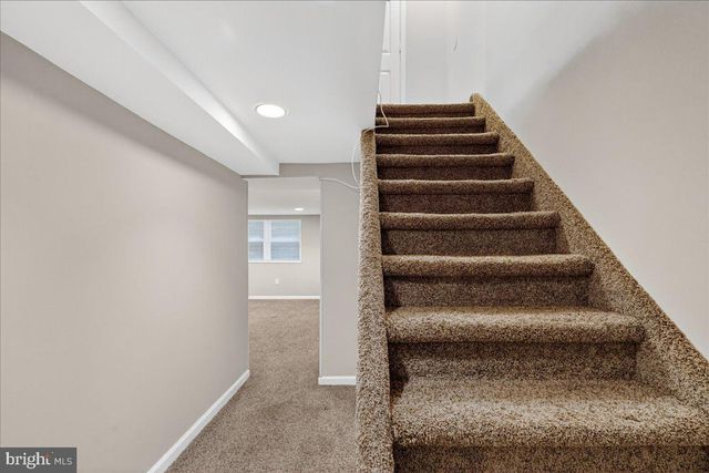 9865 GARVEY DR, Philadelphia, PA 19114