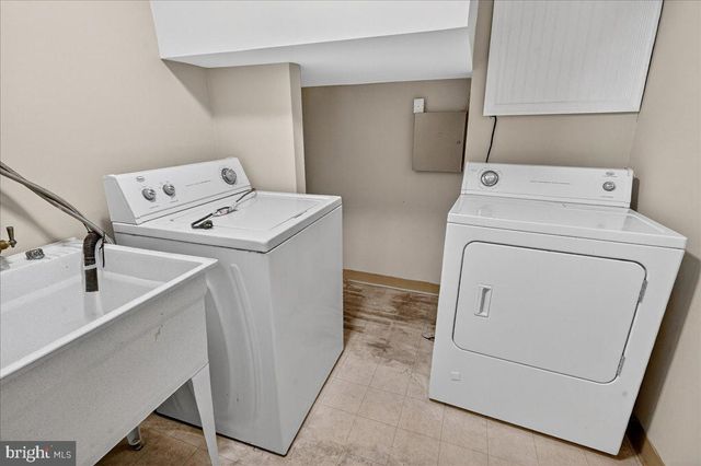 9865 GARVEY DR, Philadelphia, PA 19114