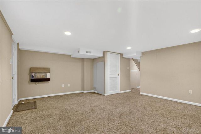 9865 GARVEY DR, Philadelphia, PA 19114