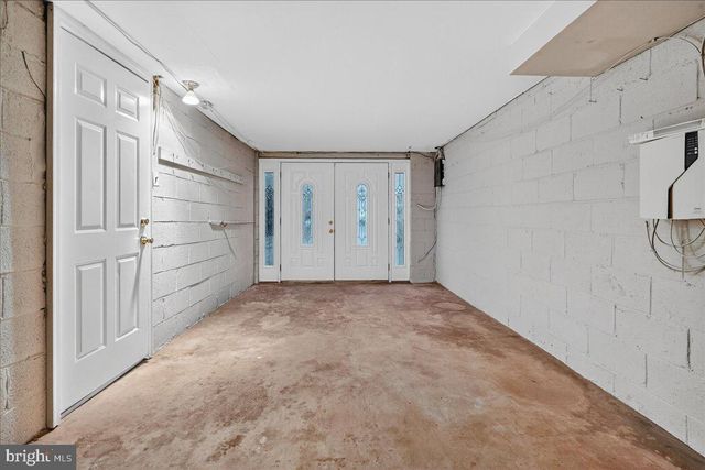 9865 GARVEY DR, Philadelphia, PA 19114