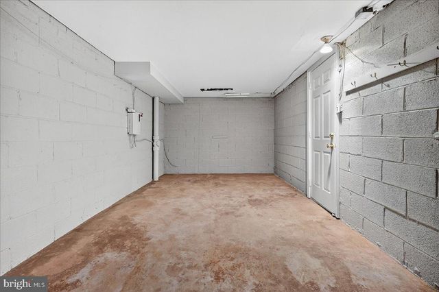 9865 GARVEY DR, Philadelphia, PA 19114