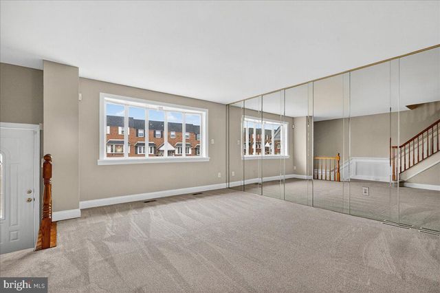 9865 GARVEY DR, Philadelphia, PA 19114